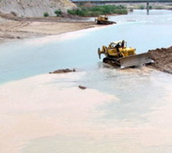 آبگیر منطقه غرب شبکه آبیاری دز لایروبی شد