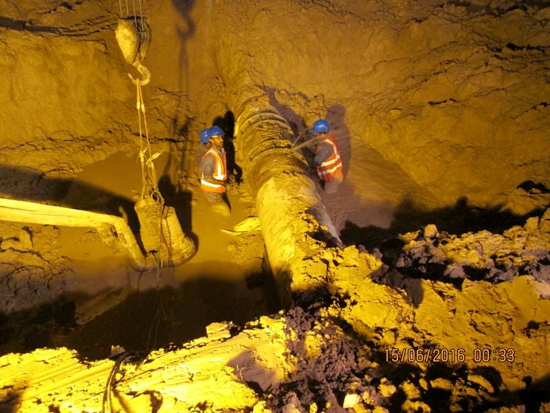 تعمیر ضربتی خط لوله انتقال آب به شهرستان امیدیه