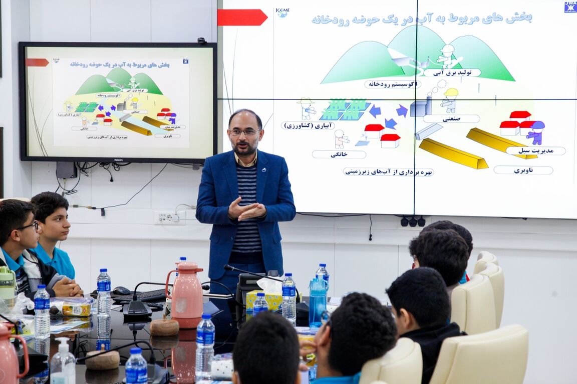 گزارش تصویری از برگزاری کارگاه آموزشی داناب برای دانش آموزان متوسطه اول پسرانه ناحیه ۴ اهواز