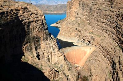 کاهش خروجی سدها و دبی رودخانه‌های خوزستان
