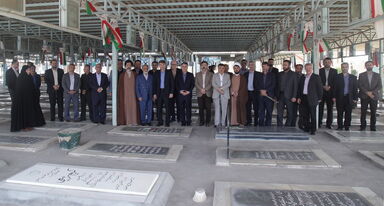 پاسداشت روز شهید با حضور مقامات سازمان آب و برق خوزستان در گلزار شهدای اهواز