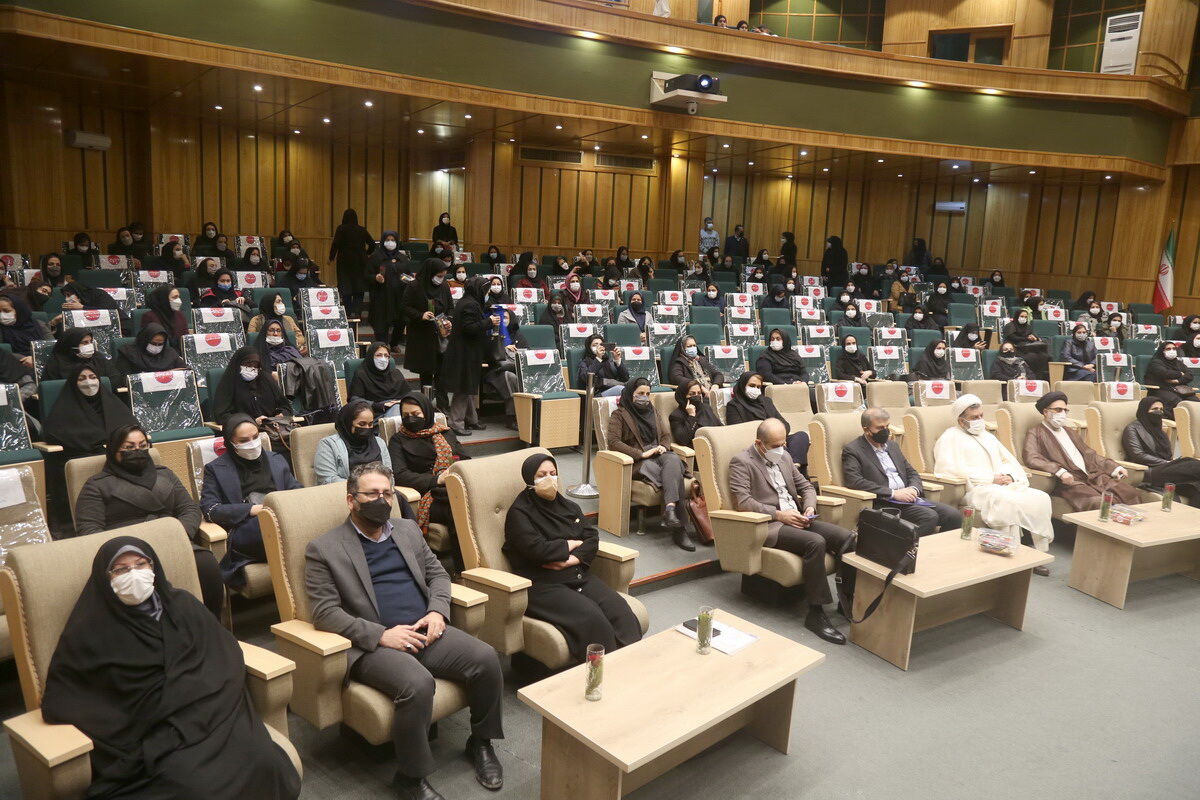 مراسم جشن “تکریم مقام مادر و روز زن” در سازمان آب و برق خوزستان برگزار شد