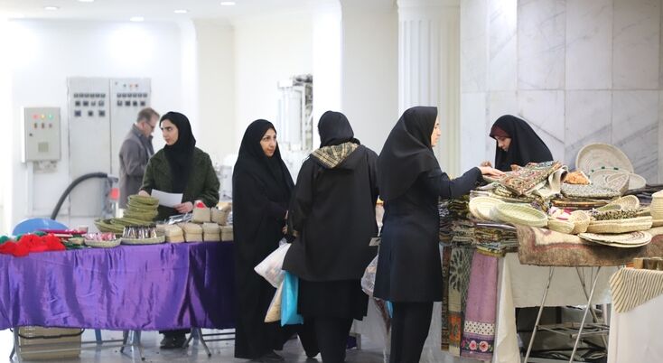 نمایشگاه مشاغل خانگی در سازمان آب و برق خوزستان برگزار شد