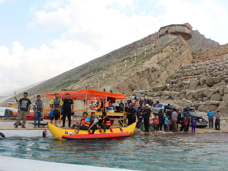 برگزاری تفریحات آبی برای خانواده کارکنان در دریاچه سد مارون