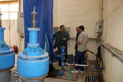 بازدید مدیرعامل سد و نیروگاه کرخه از تونل انتقال آب دشت عباس