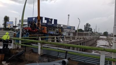 اعزام گروه‌های عملیاتی آب و برق خوزستان به اندیمشک برای امدادرسانی به سیل‌زدگان