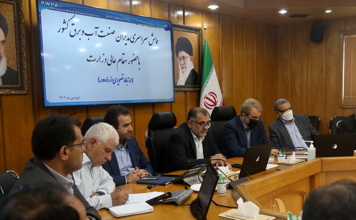 گزارش تصویری از همایش سراسری مدیران صنعت آب و برق کشور با وزیر نیرو