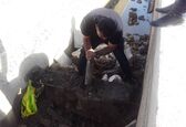 دیوار بتنی ایجاد شده در کانال k3 شبکه آبیاری کوثر، توسط پرسنل بهره برداری حوزه مرکزی شرکت کرخه و شاوور تخریب شد