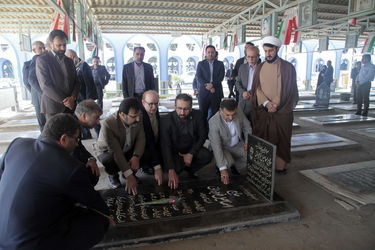 پاسداشت روز شهید با حضور مقامات سازمان آب و برق خوزستان در گلزار شهدای اهواز