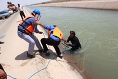 برگزاری مانور سقوط خودرو در کانال آبرسانی شرکت آب جنوب شرق