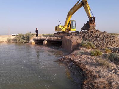 آغاز عملیات لایروبی نهر خوردورق شادگان 