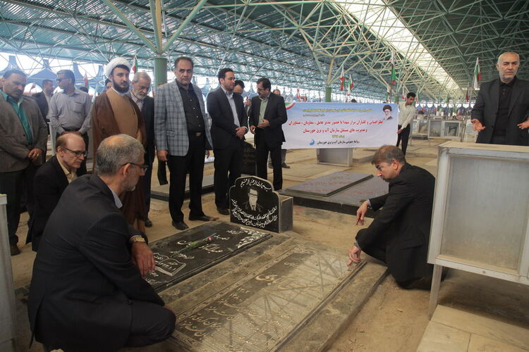 پاسداشت روز شهید با حضور مقامات سازمان آب و برق خوزستان در گلزار شهدای اهواز