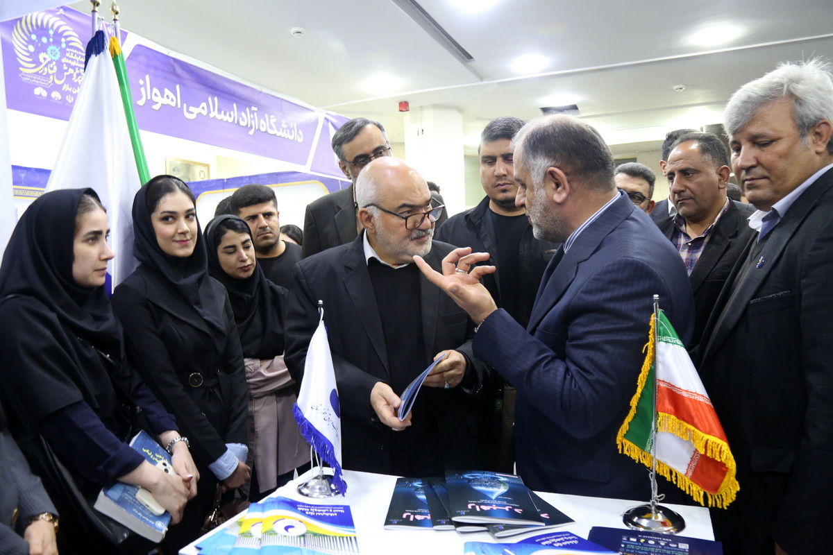 افتتاح غرفه سازمان آب و برق خوزستان در بیست‌و‌ششمین نمایشگاه پژوهش و فناوری