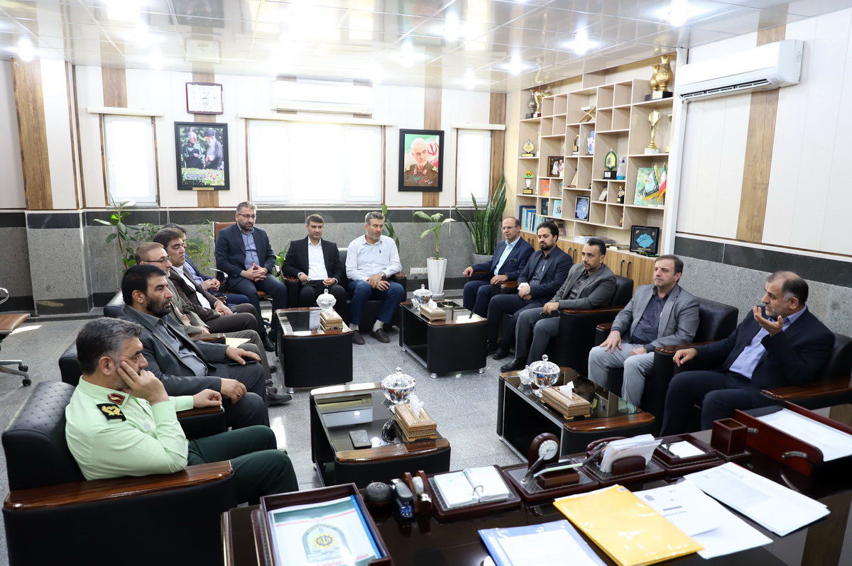مدیرعامل سازمان آب و برق خوزستان با فرمانده انتظامی خوزستان دیدار کرد