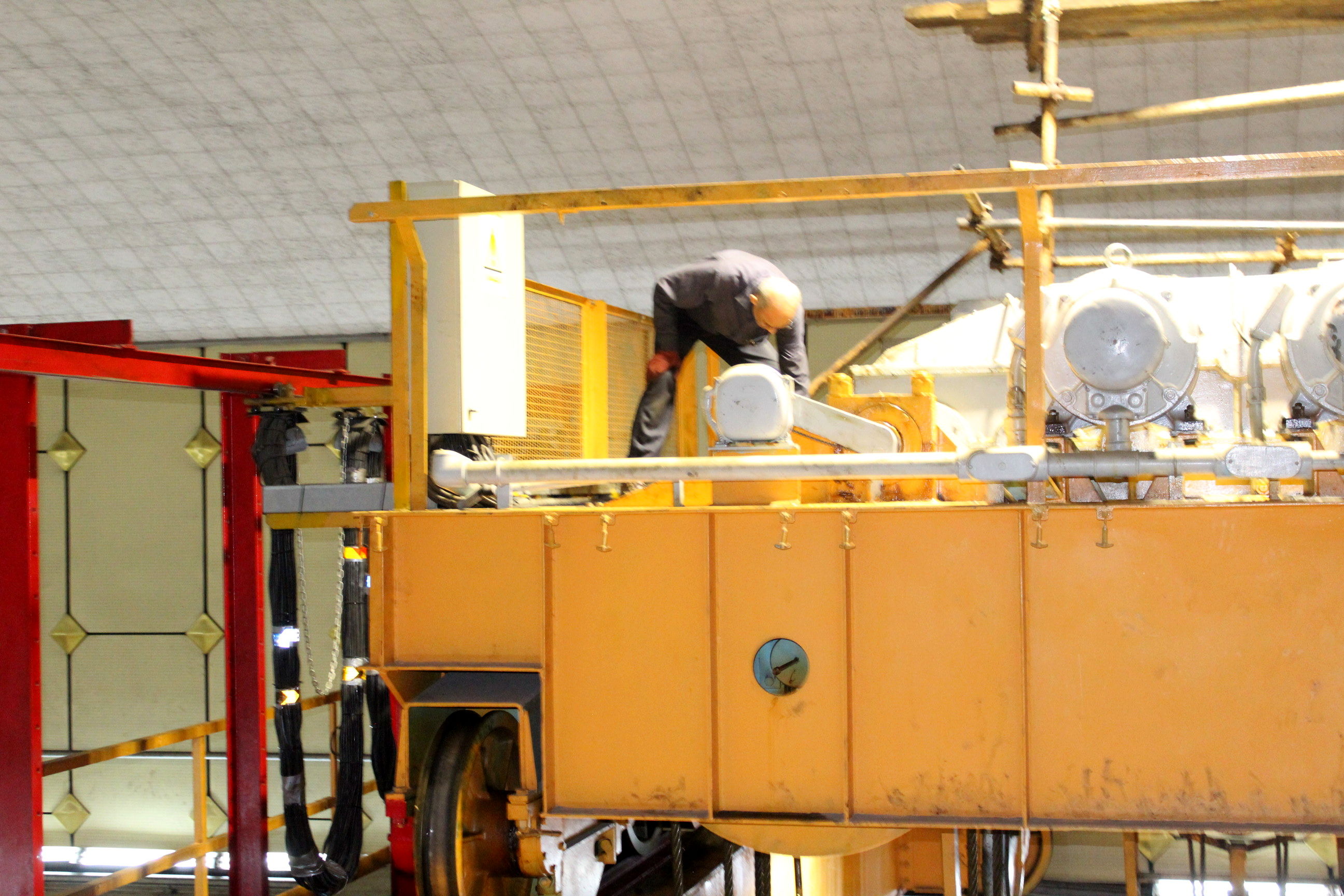 عملیات رفع نقص جرثقیل 245 تنی نیروگاه سد دز انجام شد