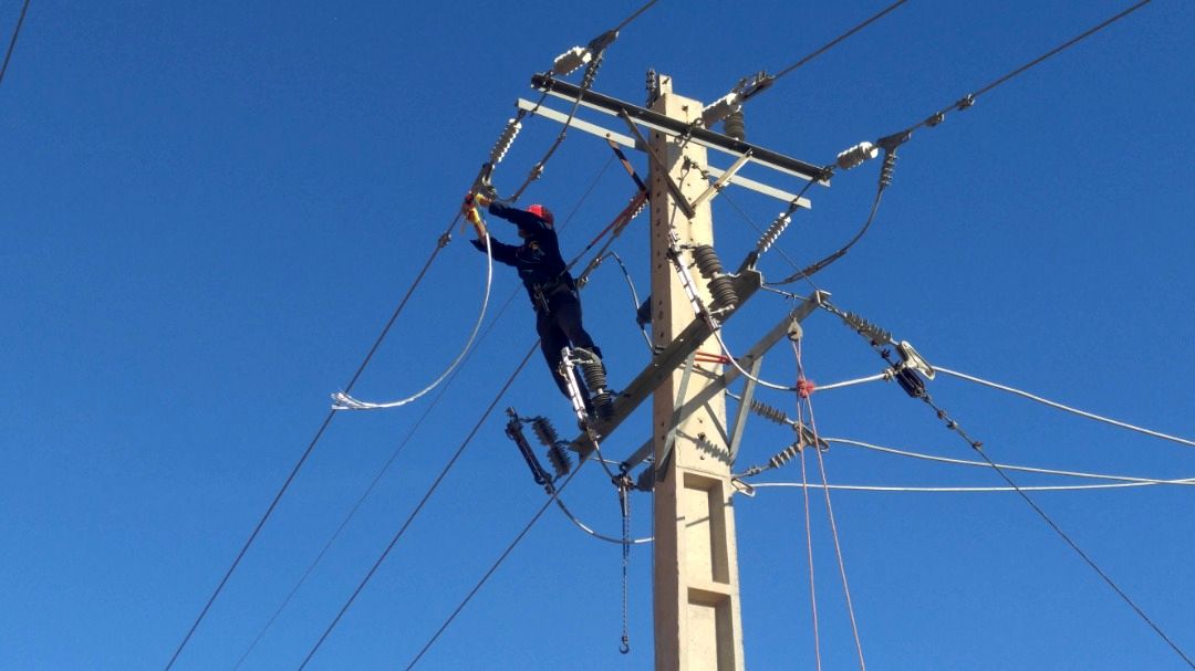 تعمیر و بازسازی شبکه برق تاسیسات شهید بهنام محمدی (گدار) 