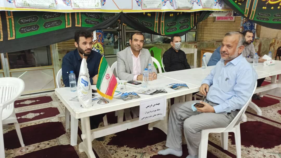میز خدمت شرکت آبیاری زهره و جراحی به مناسبت هفته دولت برگزار شد