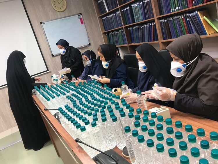 گزارش تصویری از فعالیت بسیج سازمان آب و برق در ارسال مواد ضدعفونی به مناطق محروم
