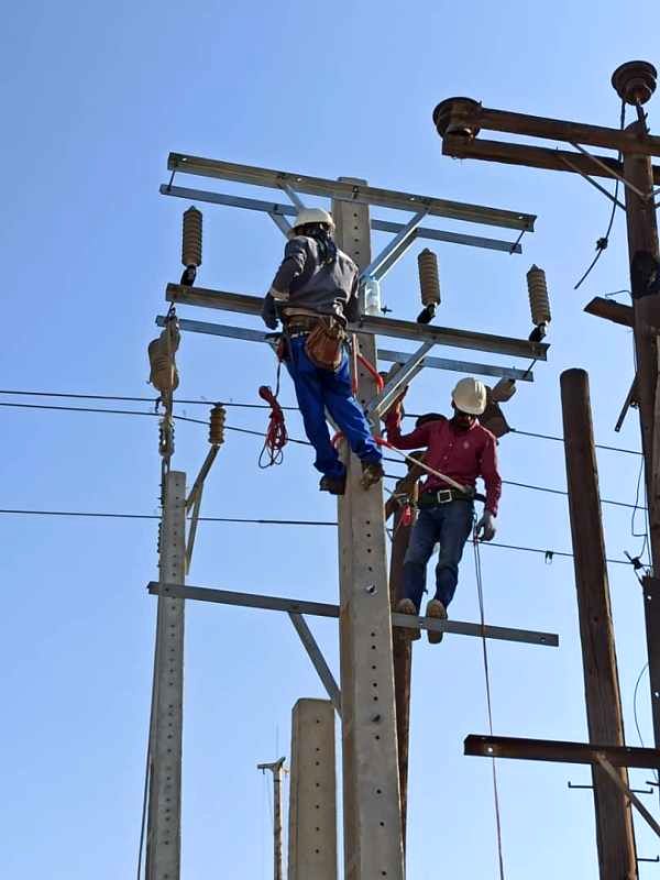اصلاح شبکه هوایی برق فشار متوسط در ایستگاه پمپاژ و تصفیه خانه سربندر یک