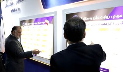 بازدید مدیرعامل سازمان آب و برق خوزستان از نمایشگاه دستاوردهای هفته دولت