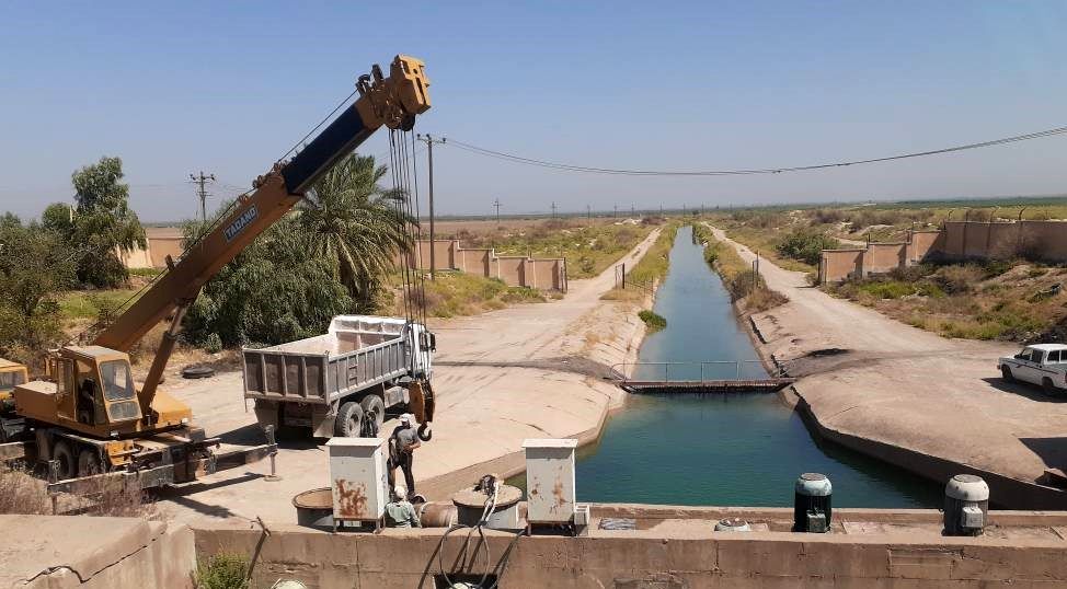 تعمیر، نصب و راه اندازی دو دستگاه الکترو پمپ شناور در شبکه های آبیاری کارون بزرگ