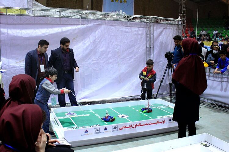 دومین جشنواره و مسابقات فناوری های نوین صنعت آب و برق در اهواز آغاز به کار کرد