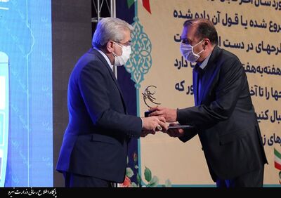 وزیر نیرو از تولیدکنندگان برتر برق کشور تقدیر کرد