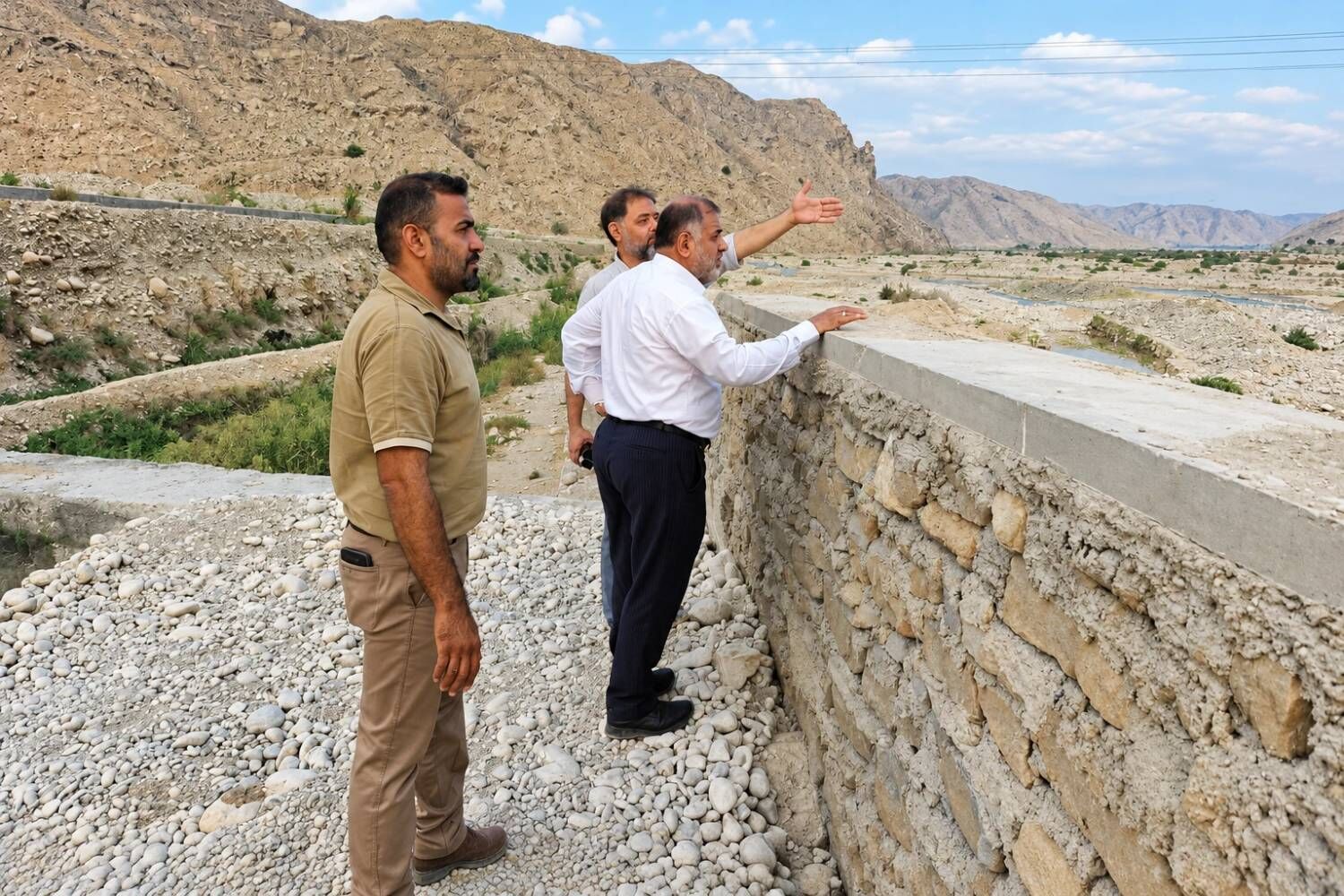 بازدید مدیرعامل سازمان آب و برق خوزستان از پروژه تکمیلی خط لوله میداوود تا نهر تیلم