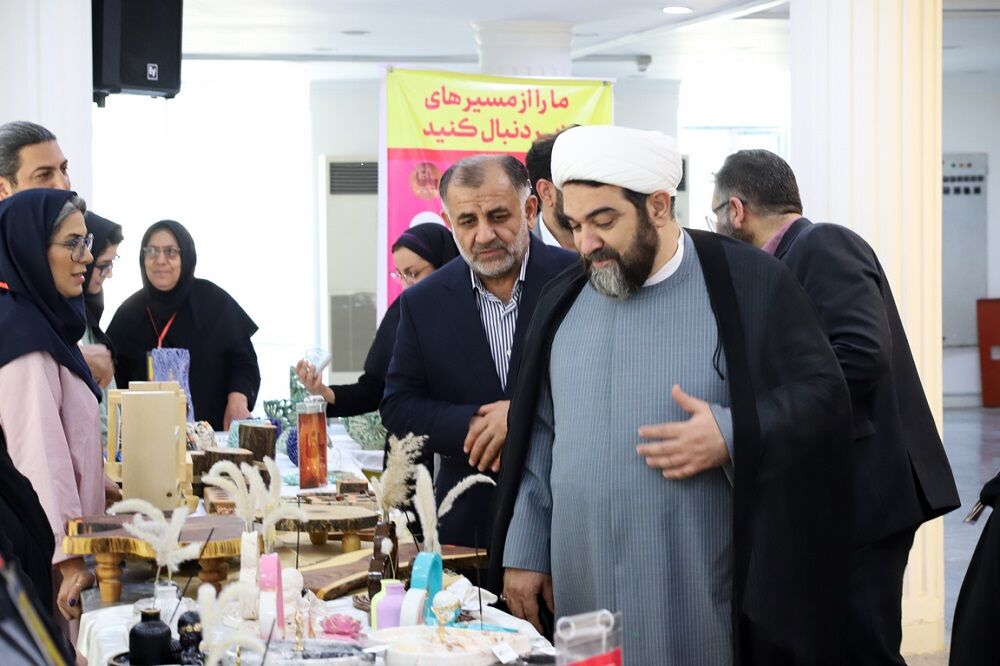 برگزاری بازارچه مشاغل خانگی به نفع زنان سرپرست خانوار