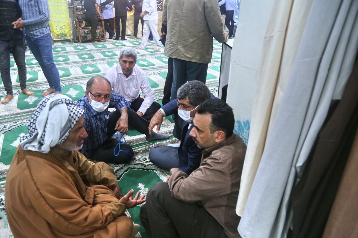 برپایی میز خدمت سازمان آب و برق خوزستان در شهرستان هویزه