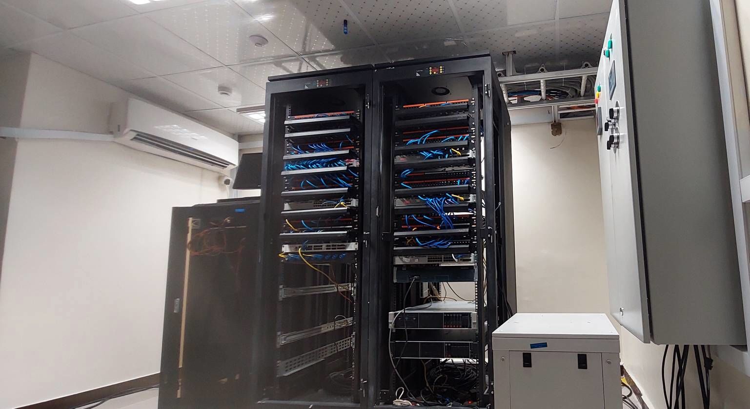 فاز اول  تجهیز و استاندارد سازی اتاق سرور شرکت کارون بزرگ انجام شد