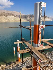 عملیات بهسازی اشل های تراز سطح آب دریاچه سد مخزنی مارون 