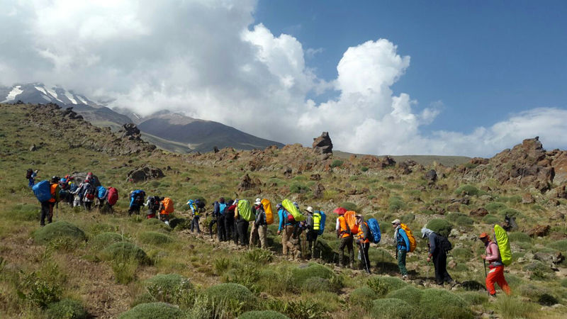 صعود مدیران و کارشناسان سد و نیروگاه کارون 3 به بلندترین ارتفاعات ایران