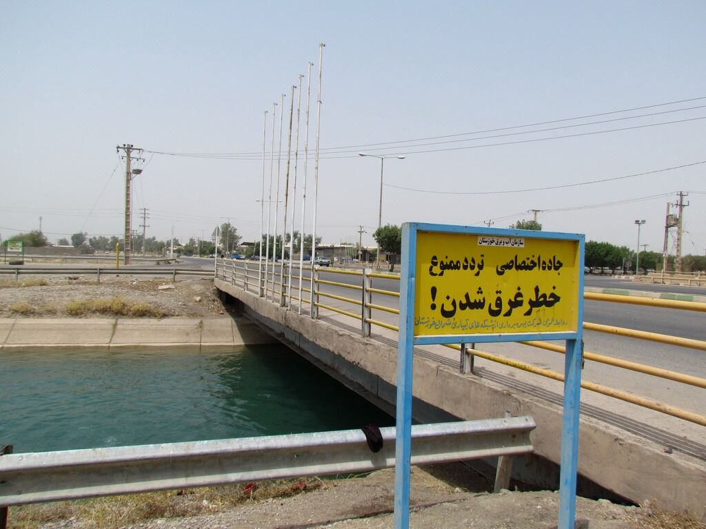 شنا در رودخانه و کانال های آبیاری شمال خوزستان؛ چالش جدی تامین و توزیع آب کشاورزی