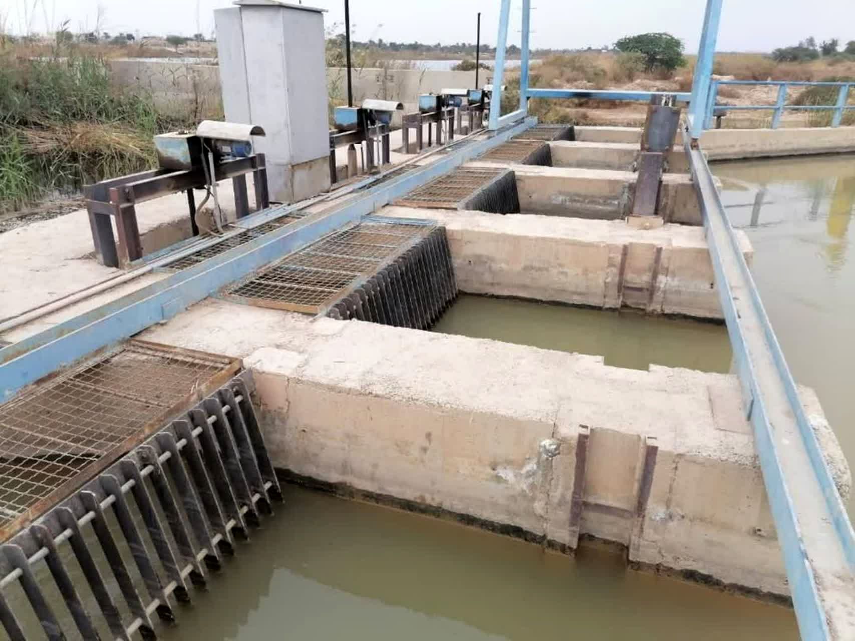 عملیات پاکسازی و رفع انسداد دریچه‌های سازه سیفون معکوس کانال ۲۱ کیلومتری ولی‌عصر (عج) انجام شد