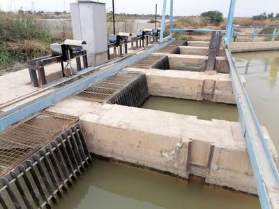 عملیات پاکسازی و رفع انسداد دریچه‌های سازه سیفون معکوس کانال ۲۱ کیلومتری ولی‌عصر (عج) انجام شد