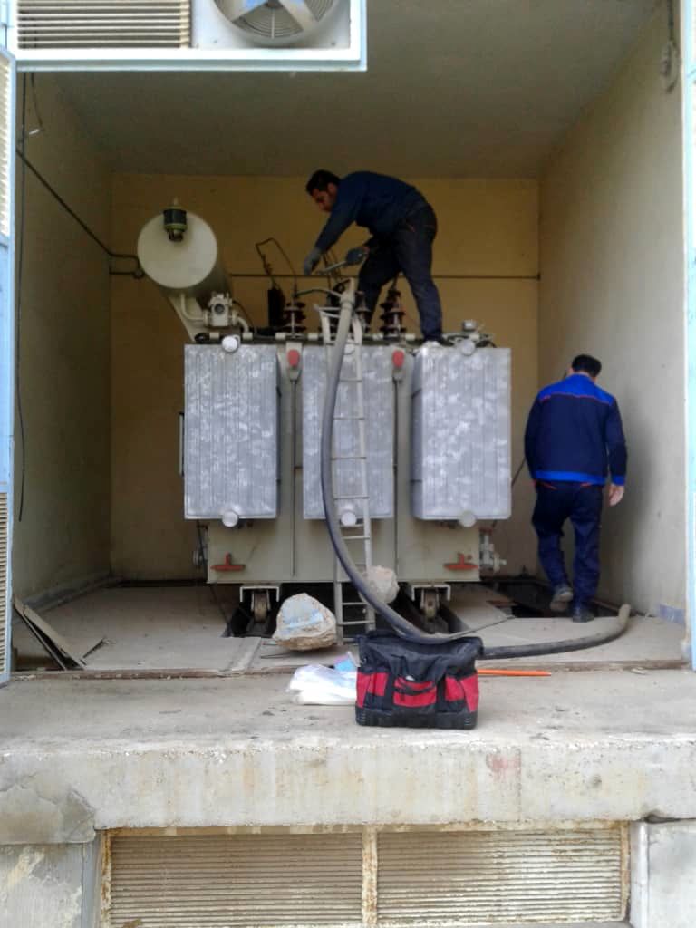 عملیات سرویس ترانسفورماتورهای ایستگاه پمپاژ شبکه آبیاری ویس انجام شد
