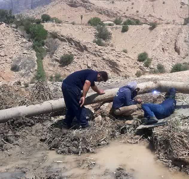 جوشکاری و تعمیر خط لوله ۱۰ اینچ مسجدسلیمان توسط شرکت آب جنوب شرق