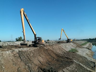 لایروبی فاز دوم کانال اصلی آبرسان منطقه شرق شبکه آبیاری دز 