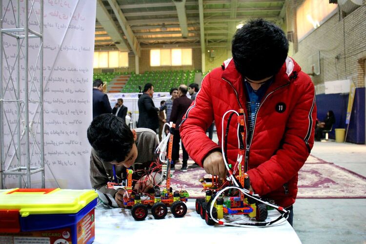دومین جشنواره و مسابقات فناوری های نوین صنعت آب و برق در اهواز آغاز به کار کرد