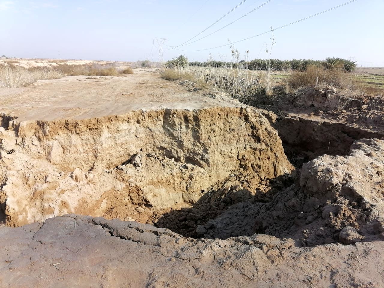 عملیات ترمیم آبشستگی وسیع  باند زهکش اصلی MD شبکه آبیاری شمال شرق اهواز