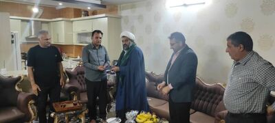 دیدار مشاور مدیرعامل در امور شهدا و ایثارگران با خانواده شهید همکار در استان اصفهان