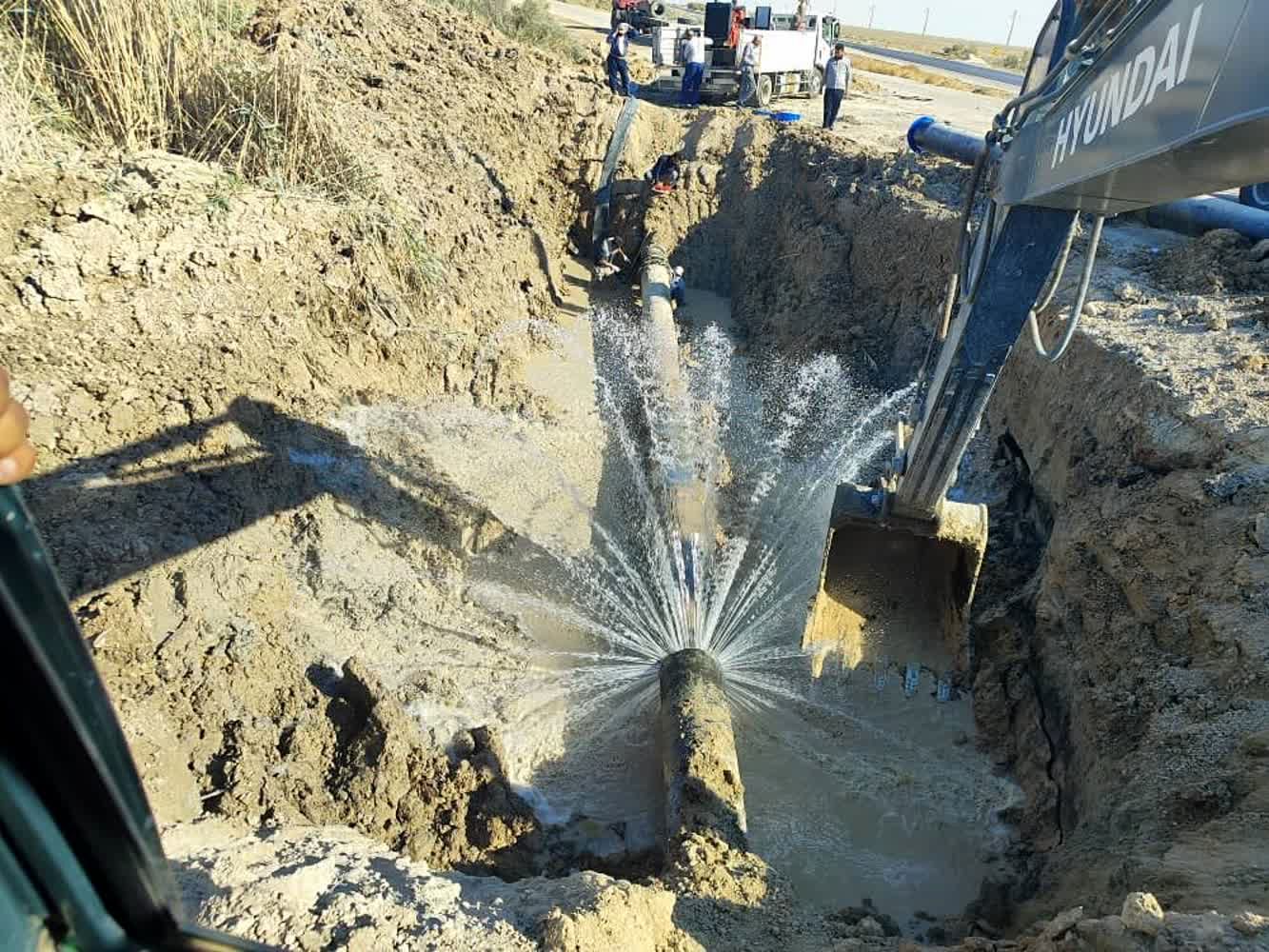 تعویض ۱۲ متر از خط لوله فولادی ۵۰۰ میلیمتری آبرسانی به چم خلف عیسی