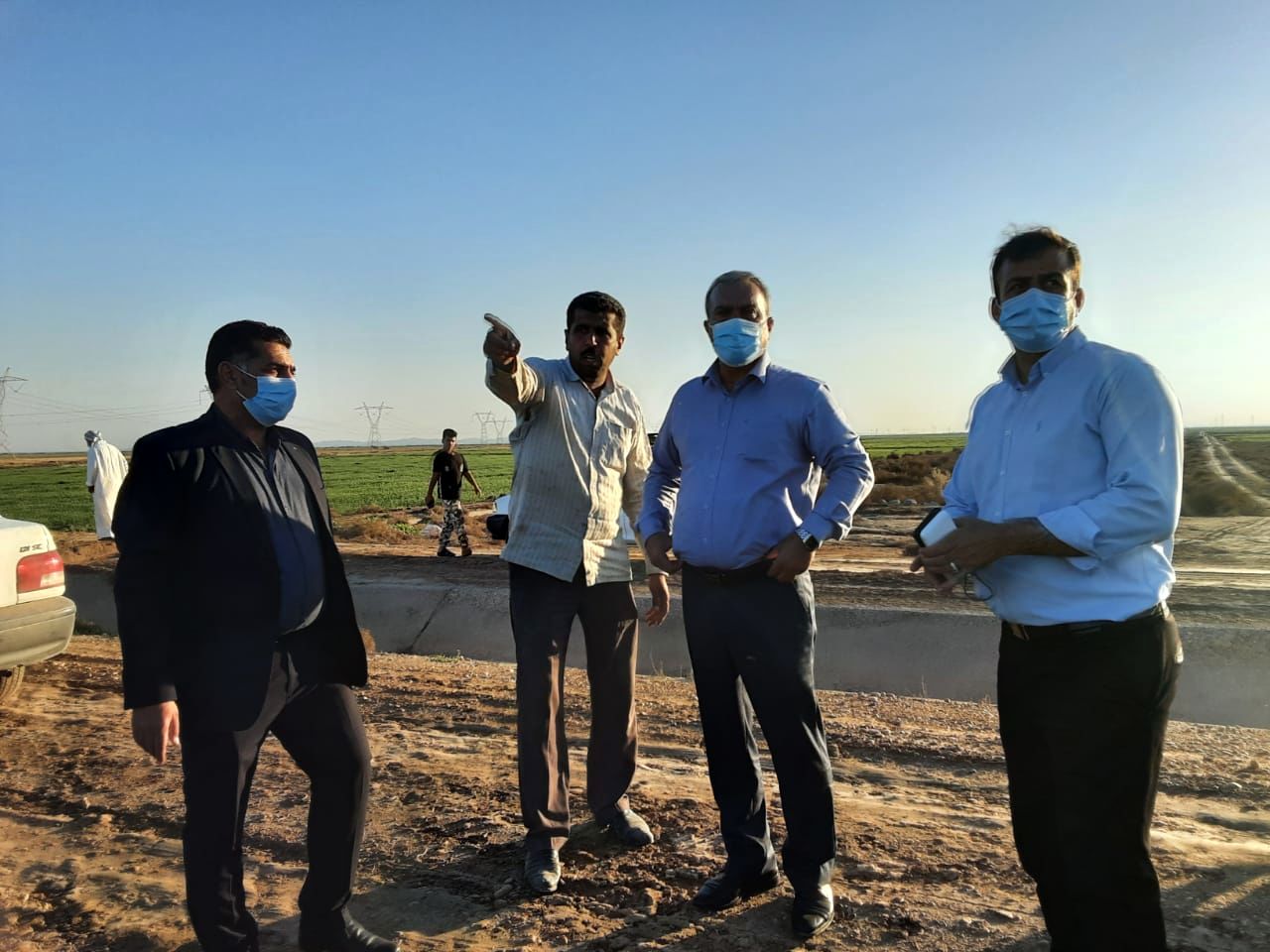 مدیرعامل شرکت بهره‌برداری از شبکه‌های آبیاری کارون بزرگ از سطح شبکه های آبیاری شمال شرق اهواز بازدید کرد