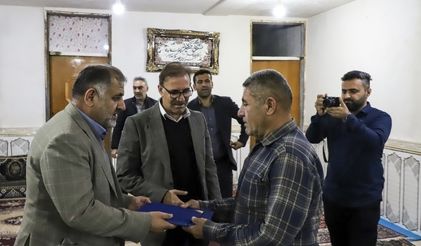 دیدار مدیرعامل سازمان آب و برق خوزستان با خانواده شهدای دفاع مقدس ۱۲ روزه 