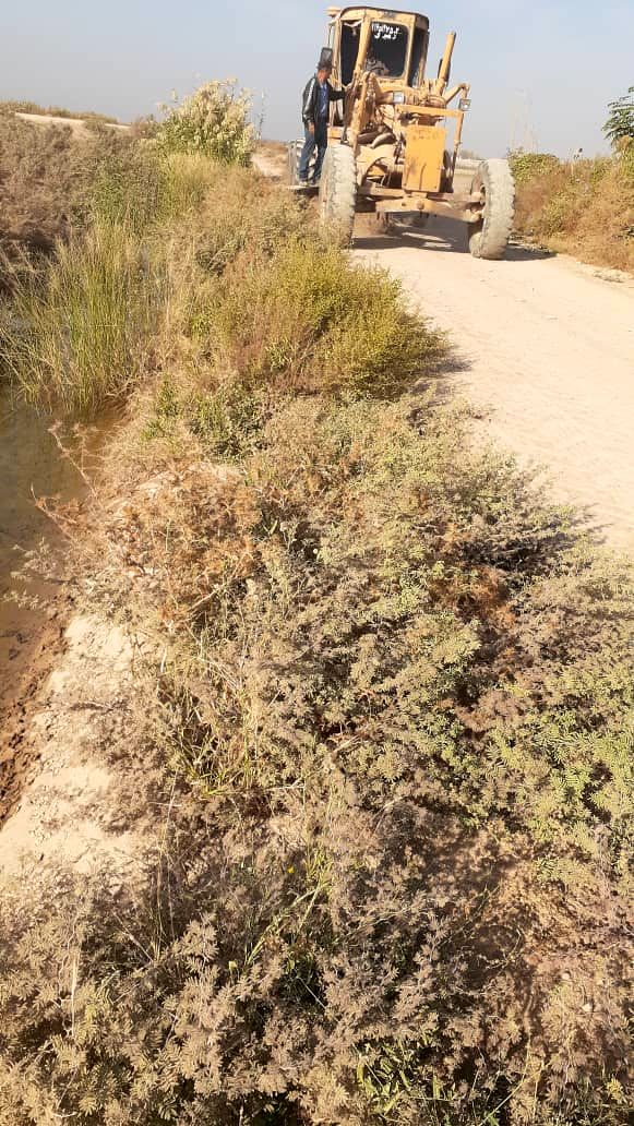 پایان عملیات رگلاژ و علف چینی کانال های آبیاری شبکه آبیاری شمال شرق اهواز