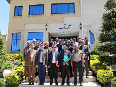 بازدید مدیران سد مارون از نیروگاه خورشیدی همدان