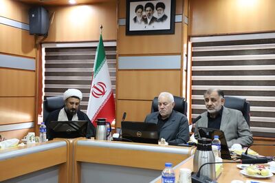 بازدید مشاور وزیر نیرو از زیر ساخت های صنعت آب وبرق خوزستان