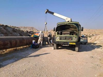 تعمیر خط لوله انتقال آب ایستگاه پمپاژ چشمه تراز لالی توسط شرکت آبیاری کارون بزرگ انجام شد