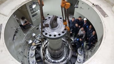 عملیات نصب هدکاور 21 تنی واحد شماره یک  نیروگاه سد دز انجام شد